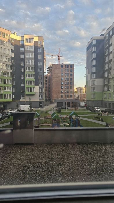 3 к в ЖК Міленіум здана, під ремонт, біля Озера