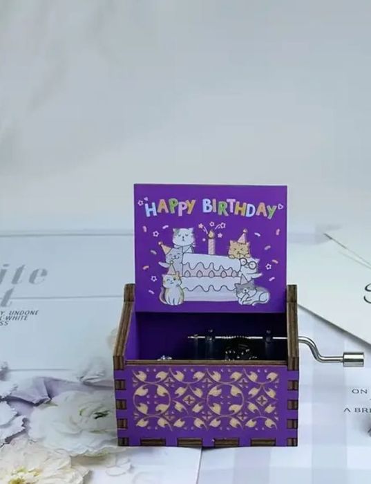 Drewniana urodzinowa pozytywka muzyczna szkatułka „Happy Birthday”