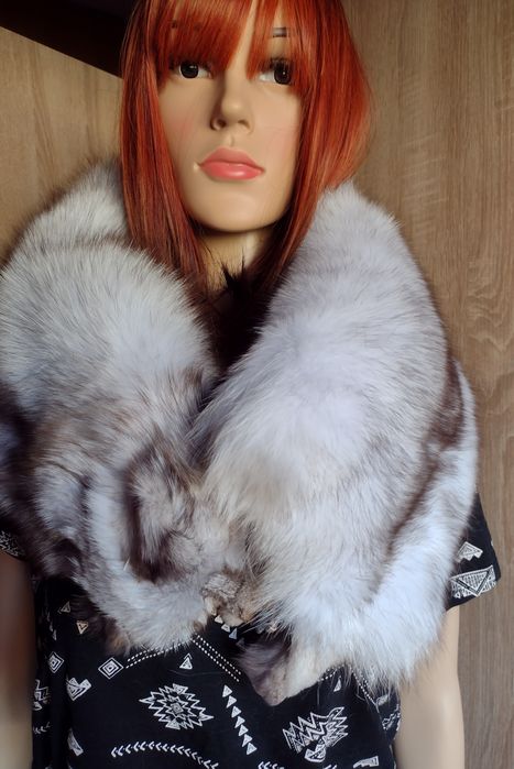 Lisa niebieski cały . Z poświatą błękitu