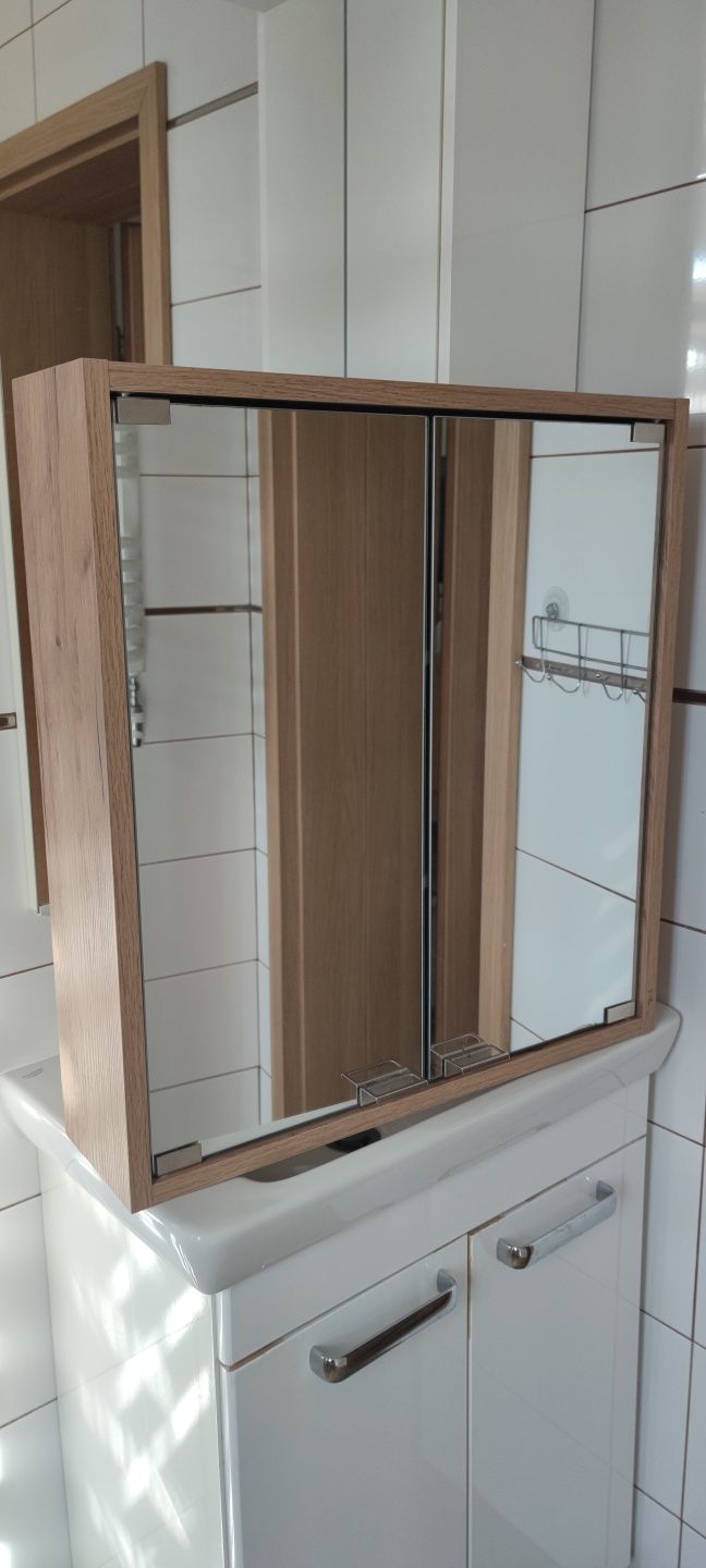 Szafka łazienkowa wisząca z lustrem