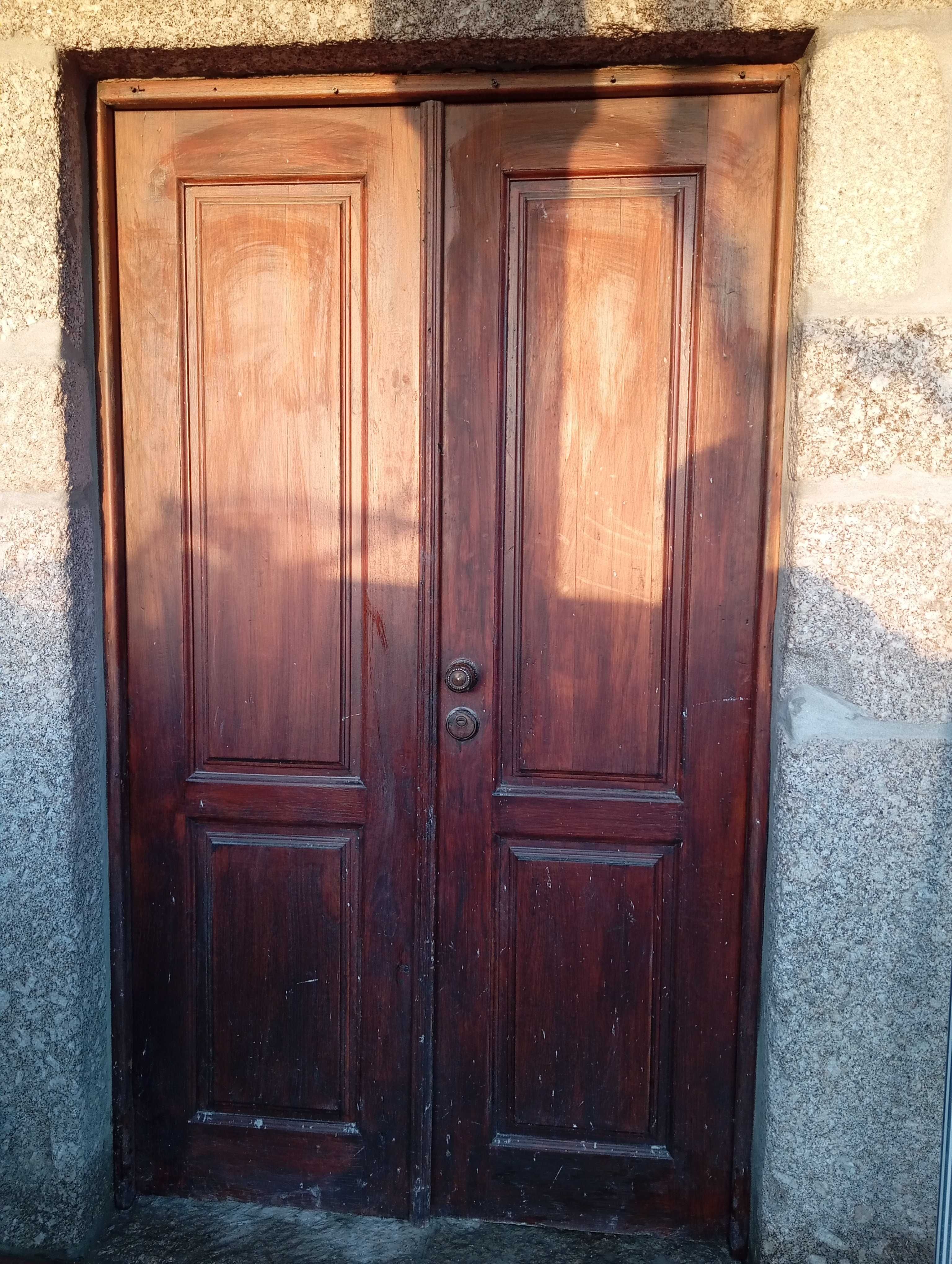 Portas exterior em madeira