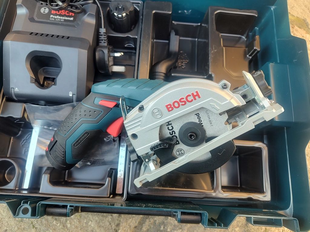Pikarka  Bosch GKS 12V-26, 2x2.0Ah L-BOXX