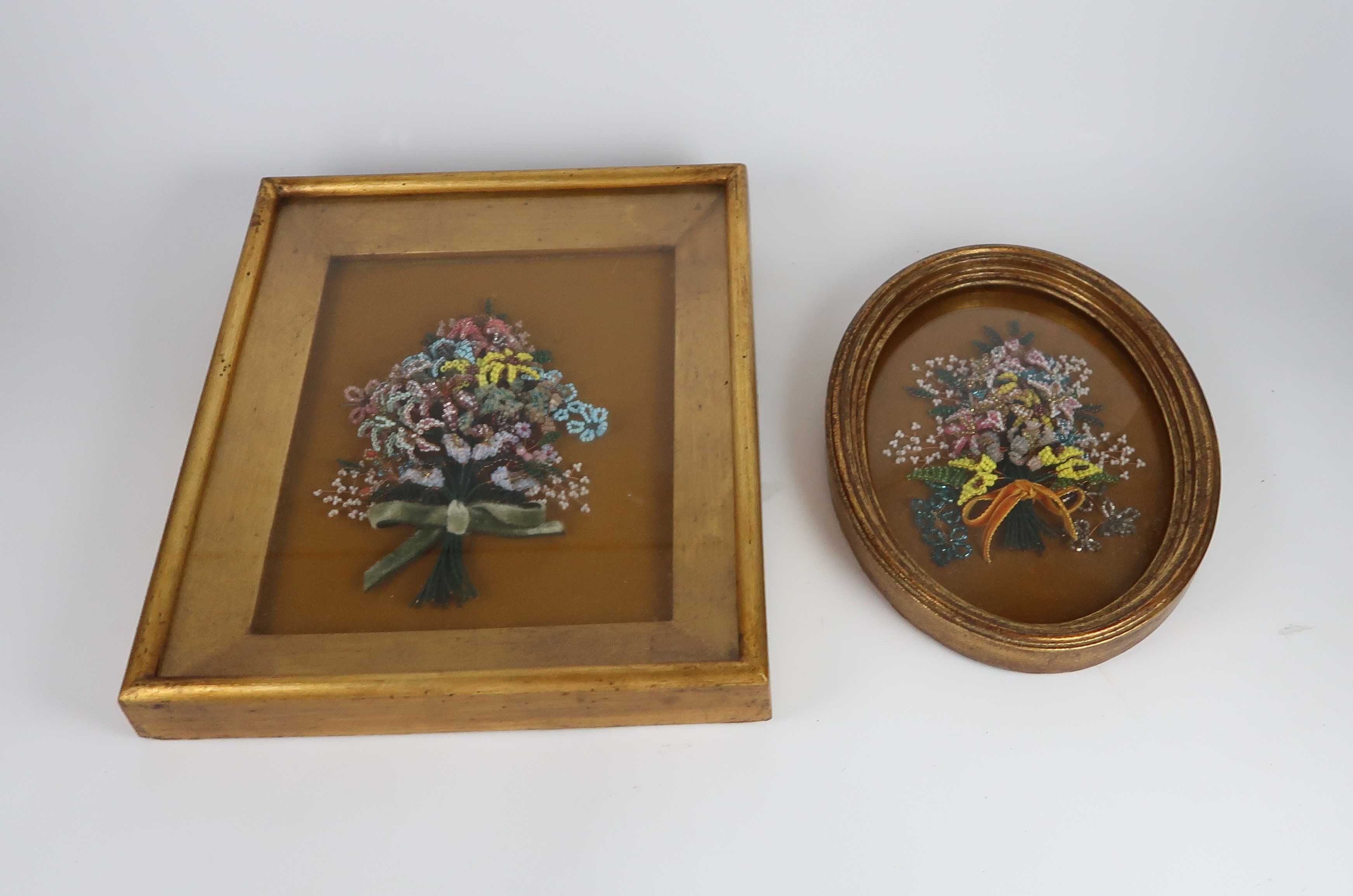 Quadros com composições florais de missangas Séc. XIX/XX, cada