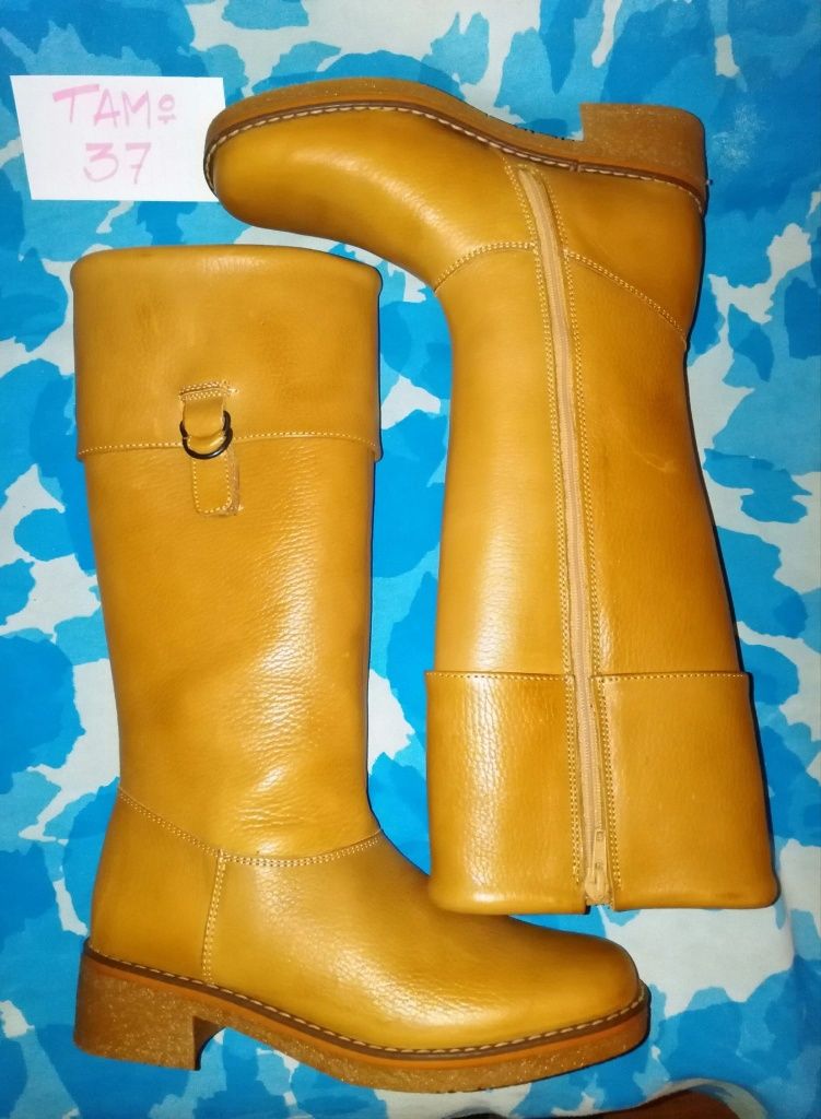 Botas em pele de senhora