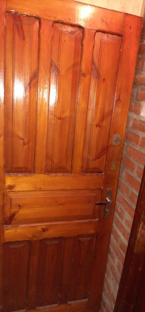 Продам дерев'яні вхідні двері