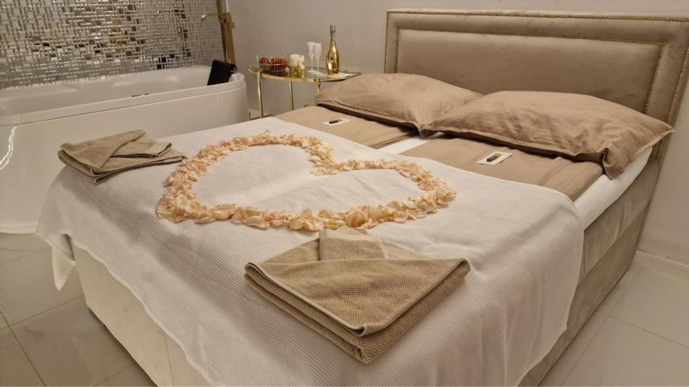 Apartament Gold JACUZZI SAUNA Kołobrzeg Zaręczyny Rocznice