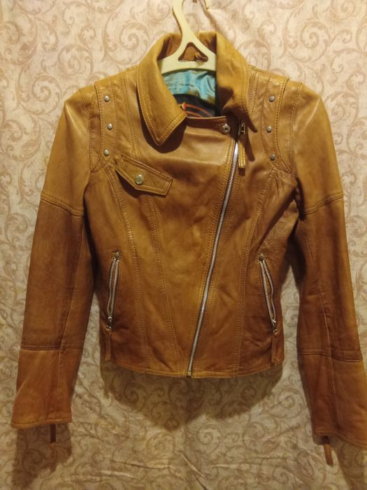 Шкіряні куртки жіночі