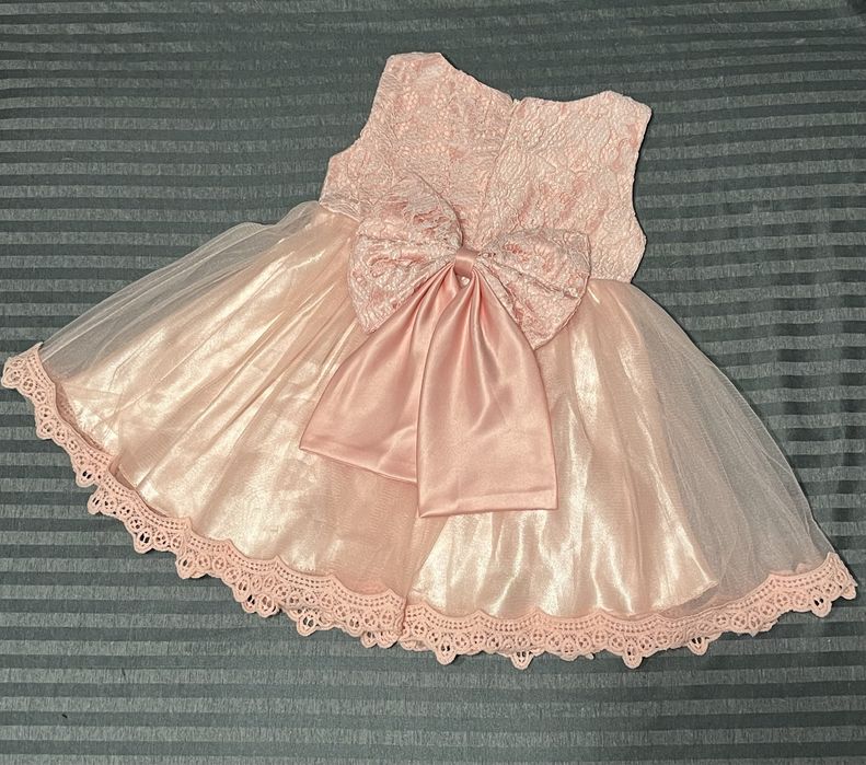 Платье нежно розовое