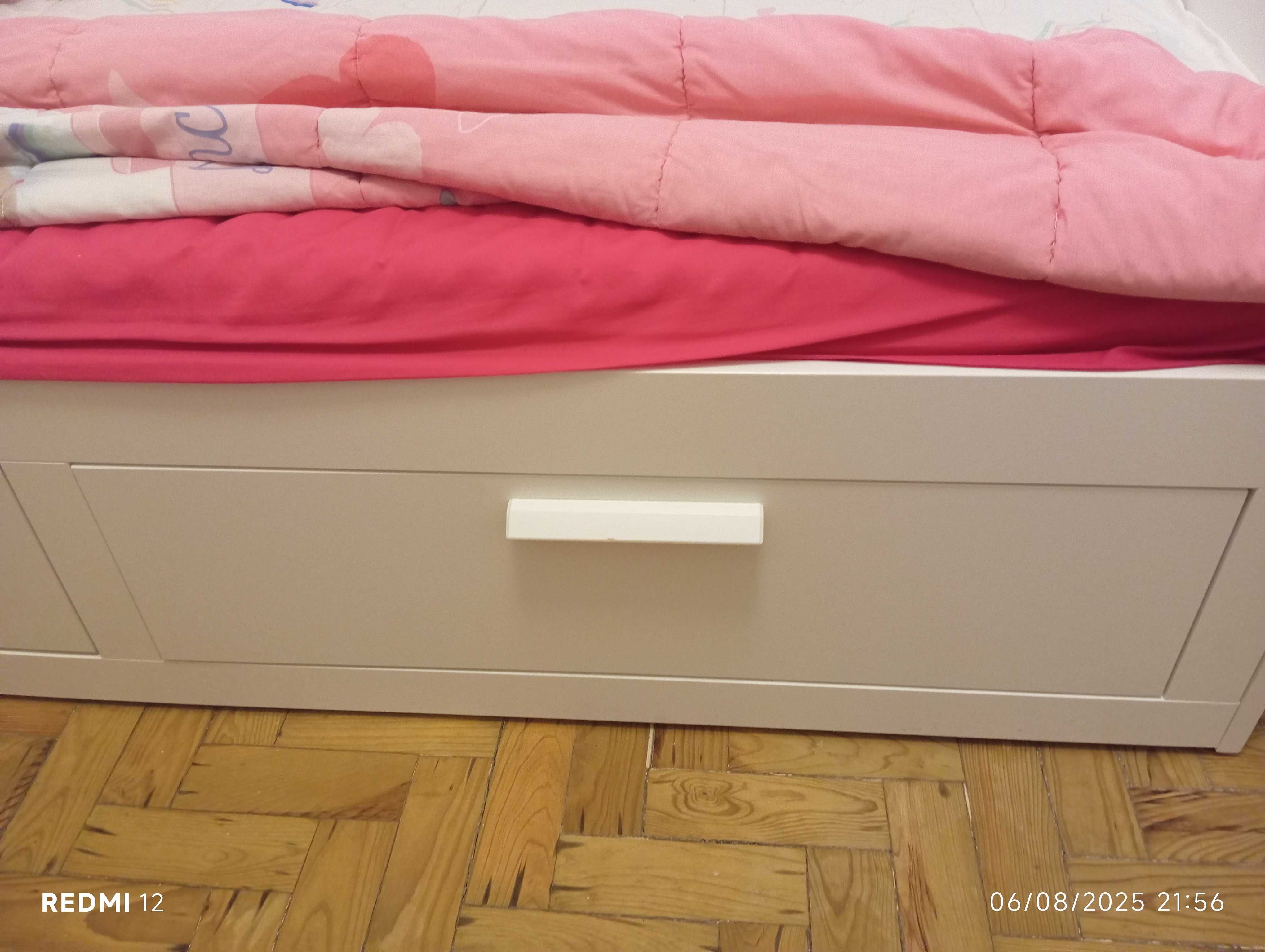 Cama solteiro com 2 gavetoes