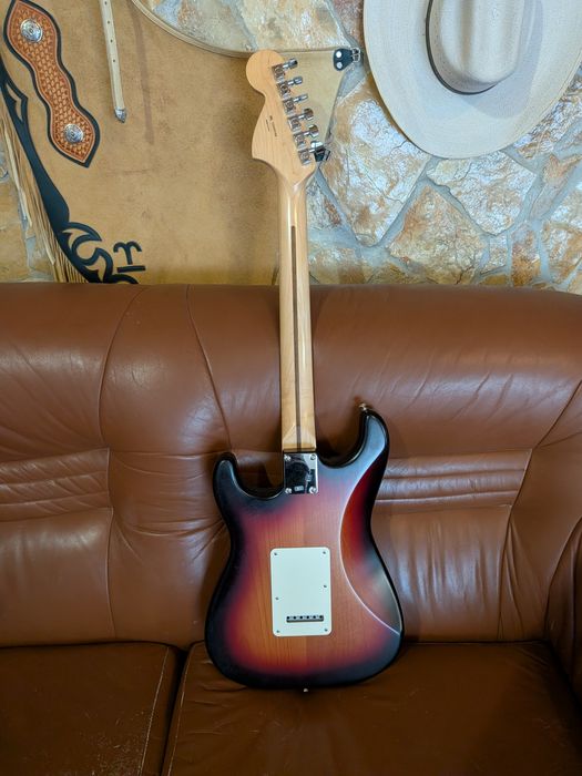Guitarra Eléctrica Fender Stratocaster Made In USA + Amplicador FAME