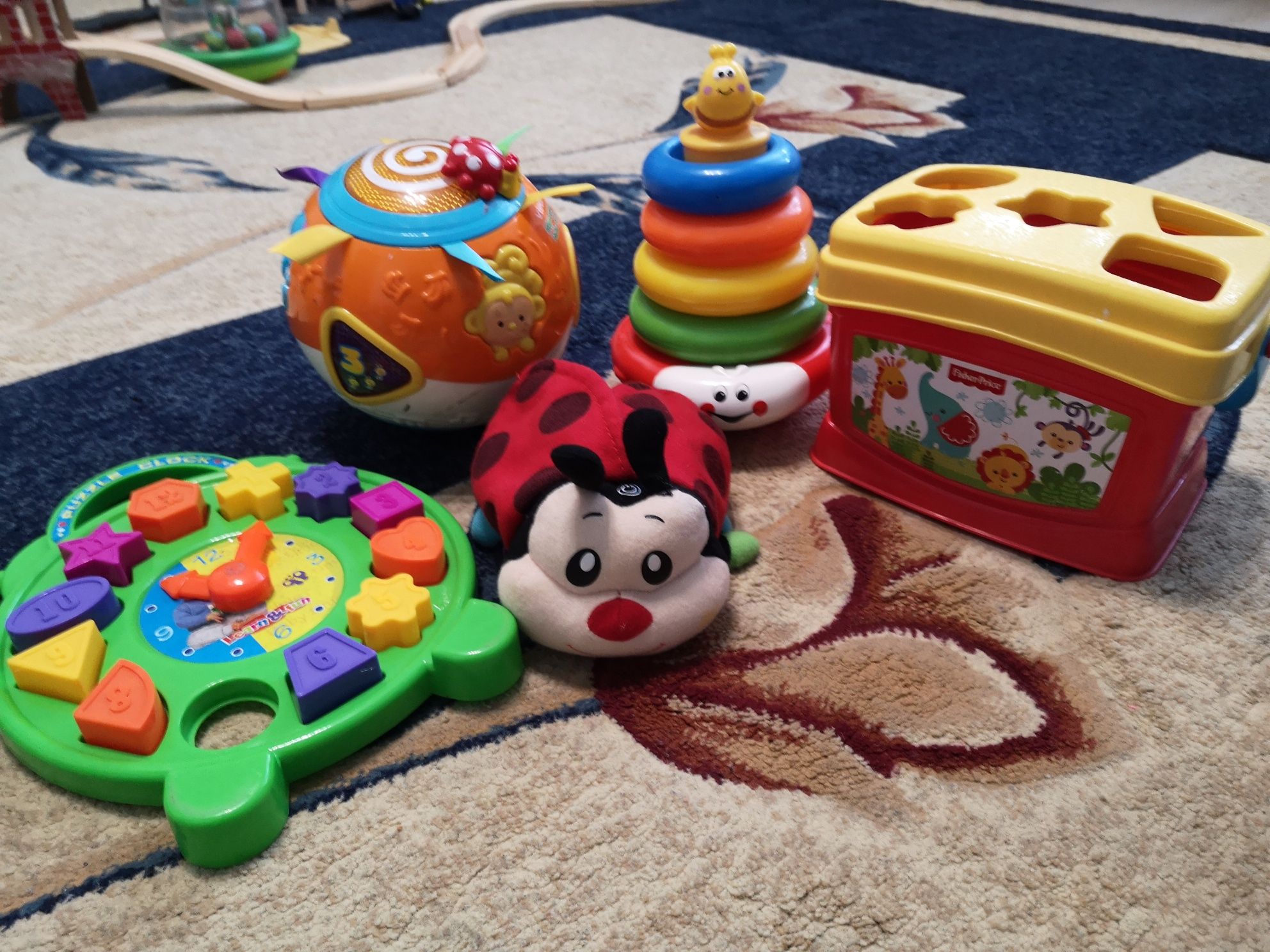 Zabawki kula vtech biedronka smily play sorter fisher price