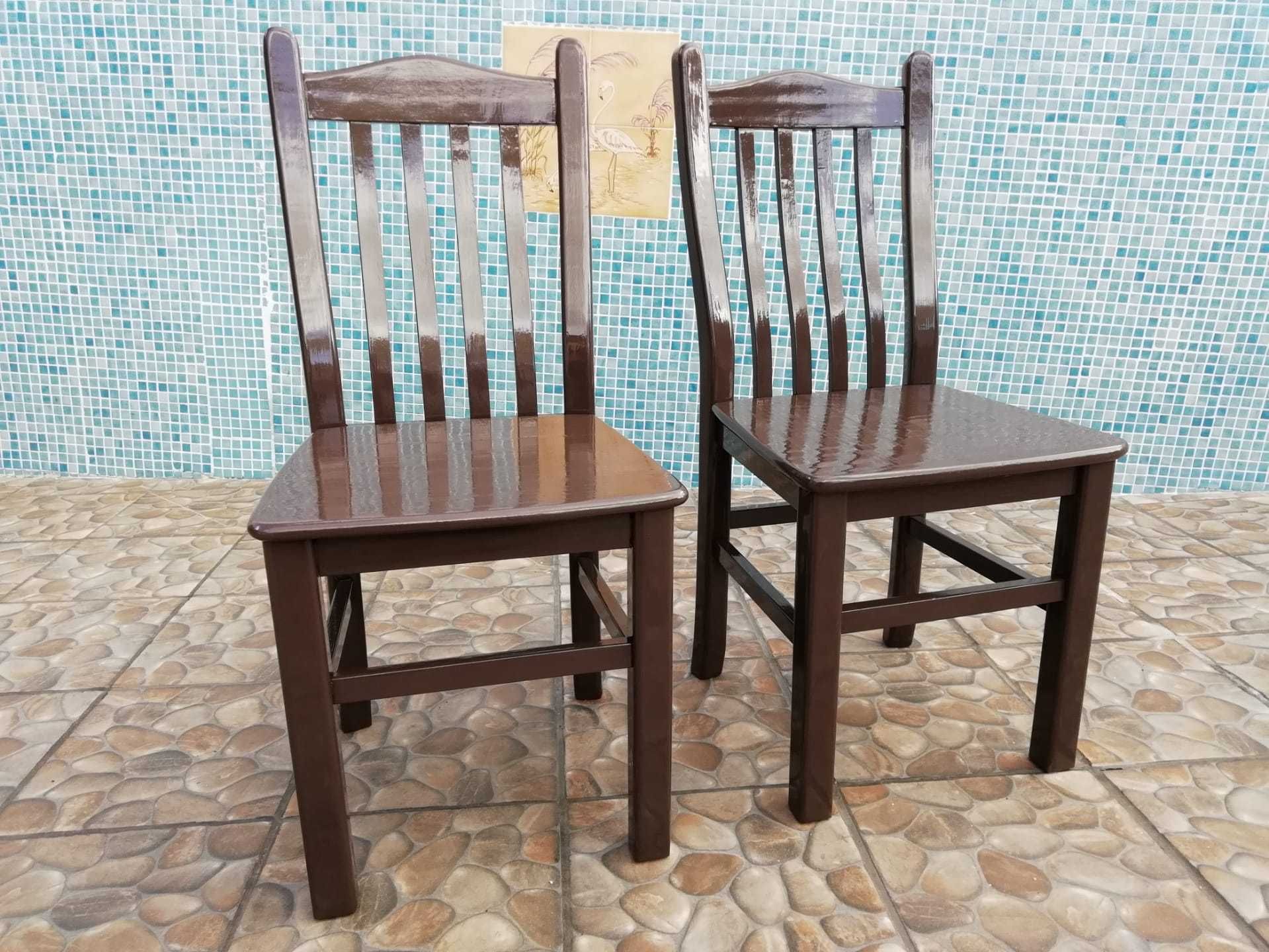 2 Cadeiras Madeira Cedro Pintadas Castanho