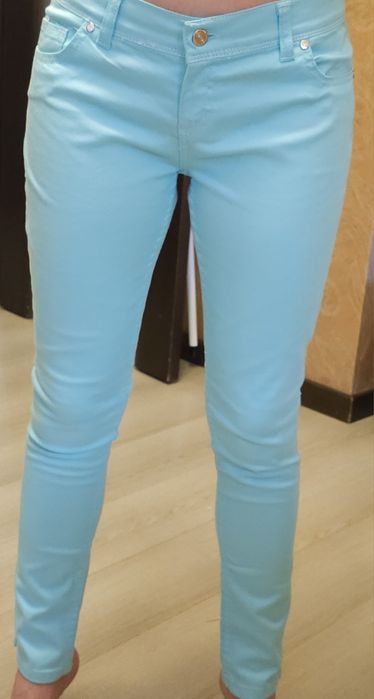 Джинси блакитні та помаранчеві