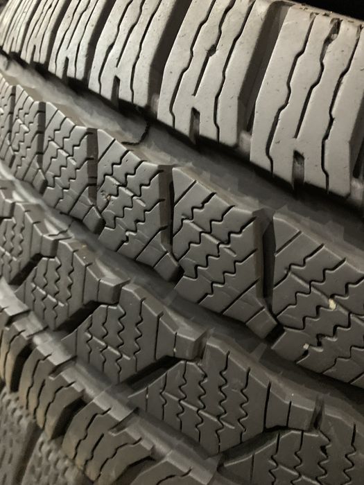 Комплект шин б/у зима 235/65-16с Continental Wanco Winter