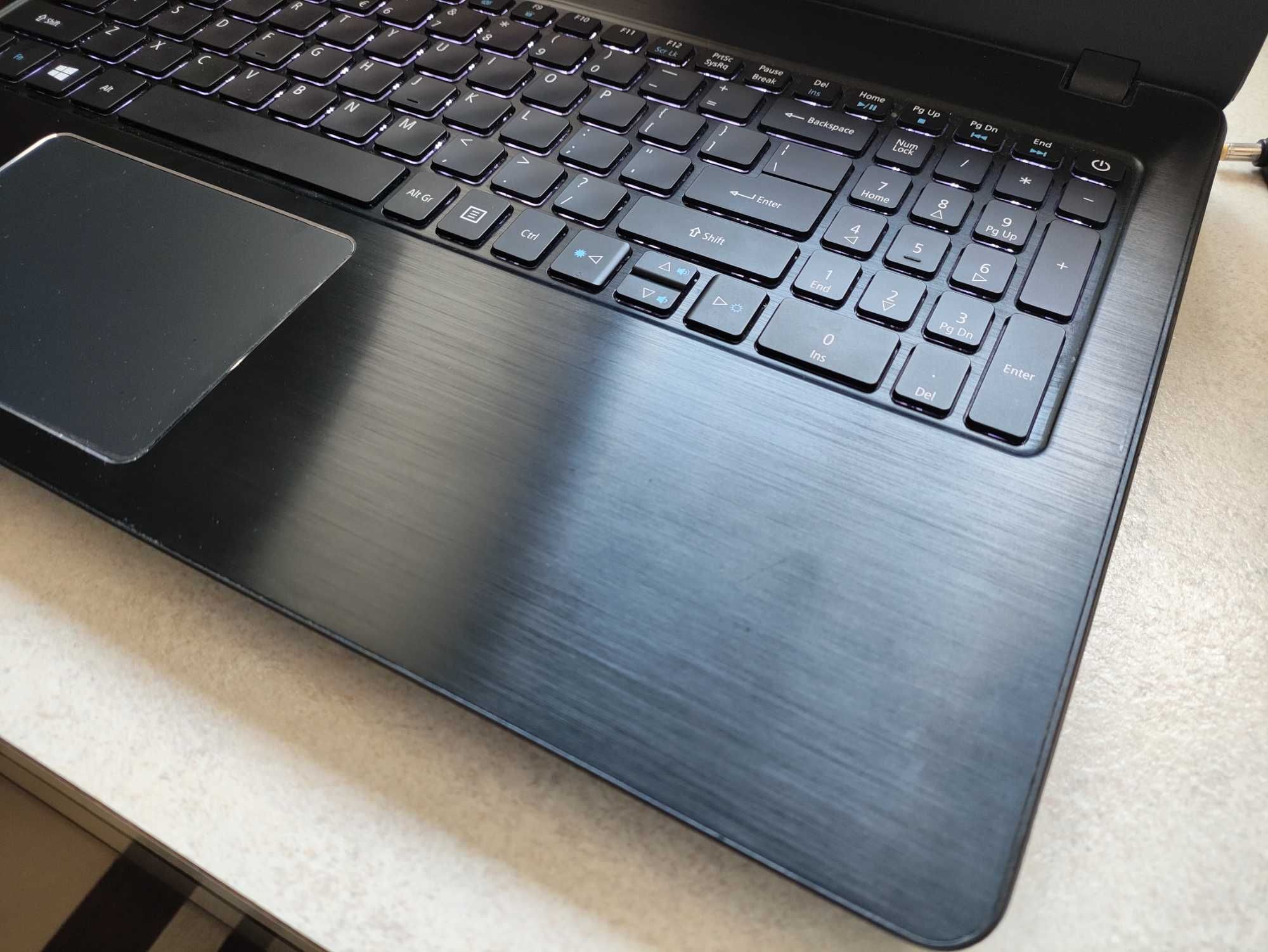 Laptop Acer Aspire F5 573G i7 16GB RAM 1Tb + 240 ssd GeForce 940MX