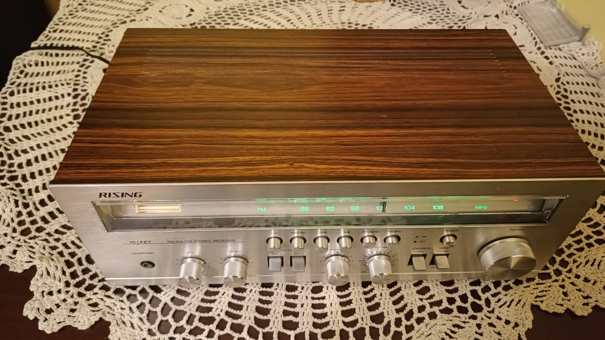 Kolekcjonerski amplituner vintage firmy Rising model 1520 made in Japa