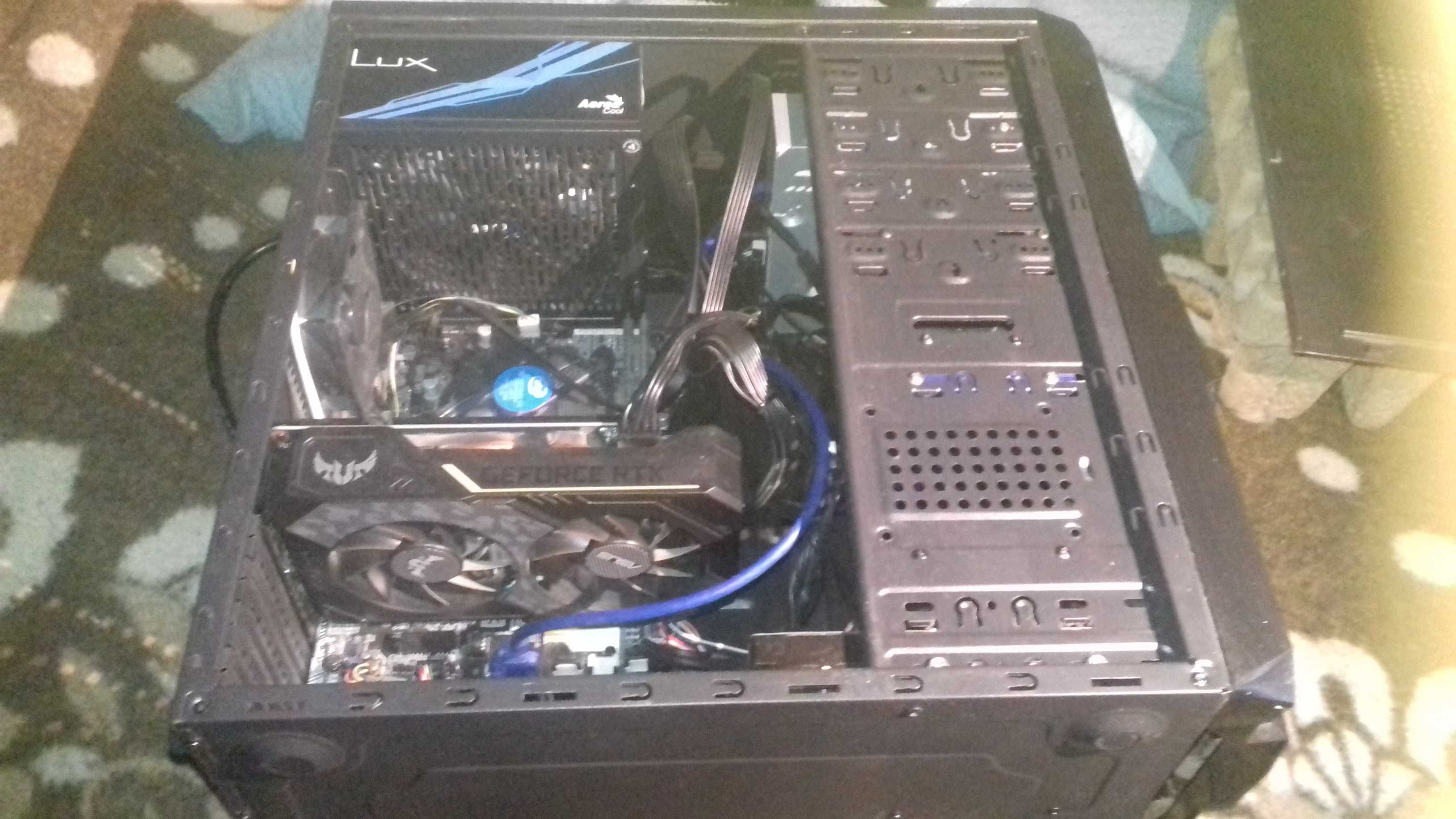 vendo computador gaming assus a funcionar