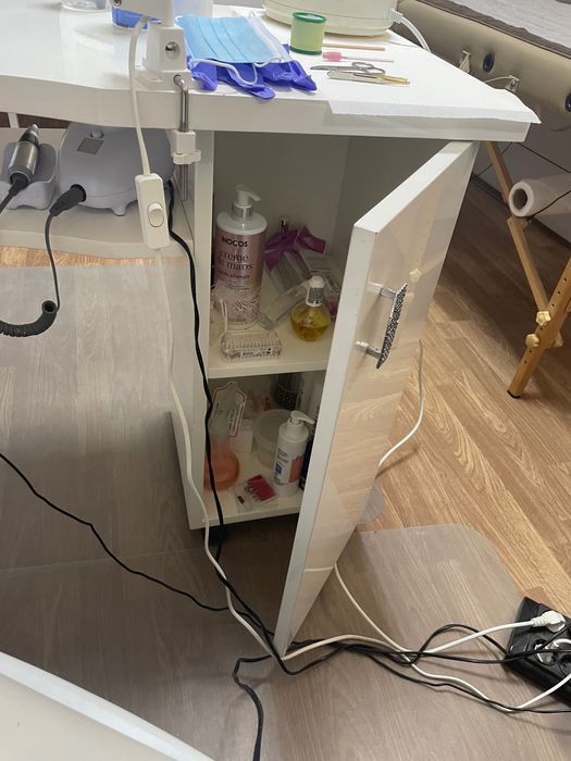 Mesa de Manicure com Arrumação – Usada