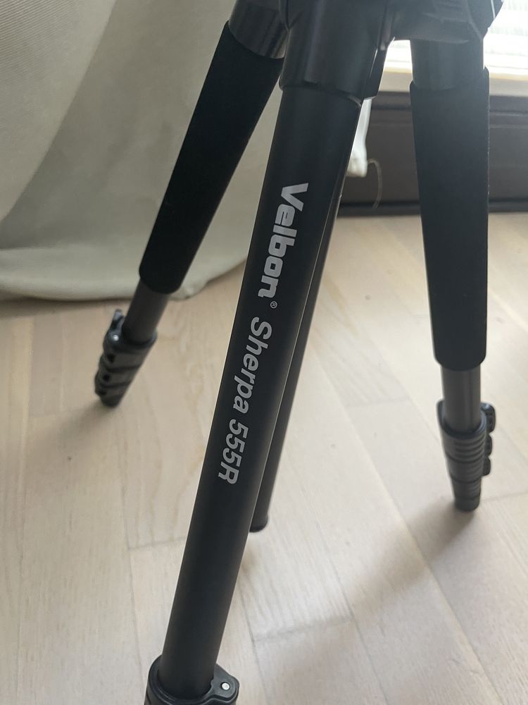 Statyw Velbon z głowicą Manfrotto
