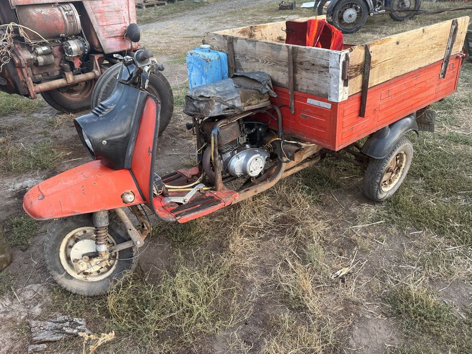 Продам  моторолер  стан непоганий .