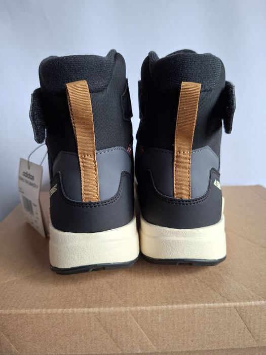 Чоботи кросівки Adidas Terrex 35,5р