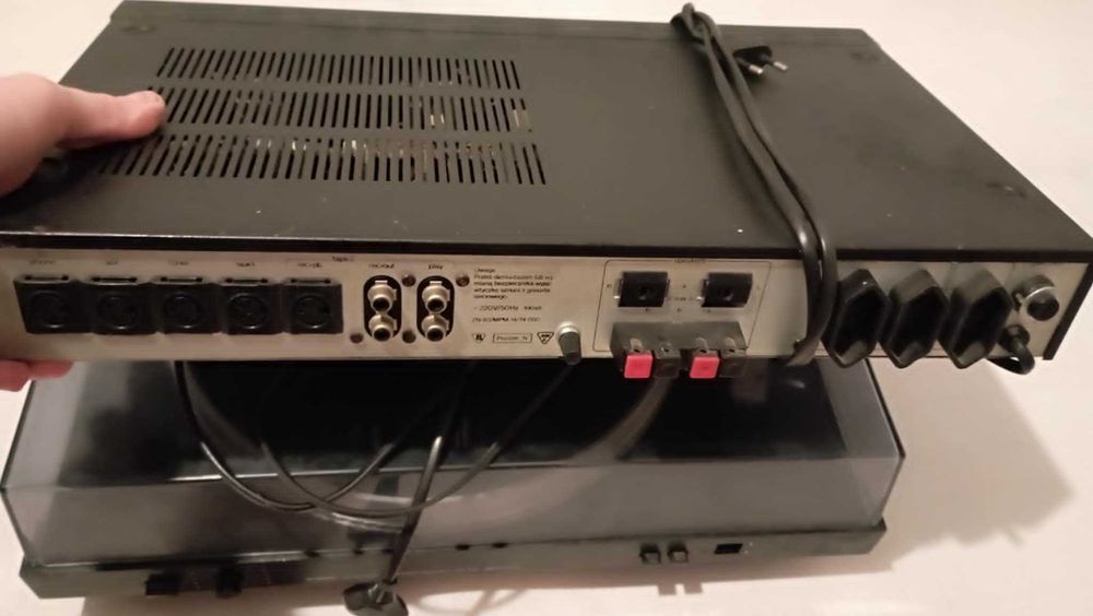 Gramofon wraz ze wzmacniaczem