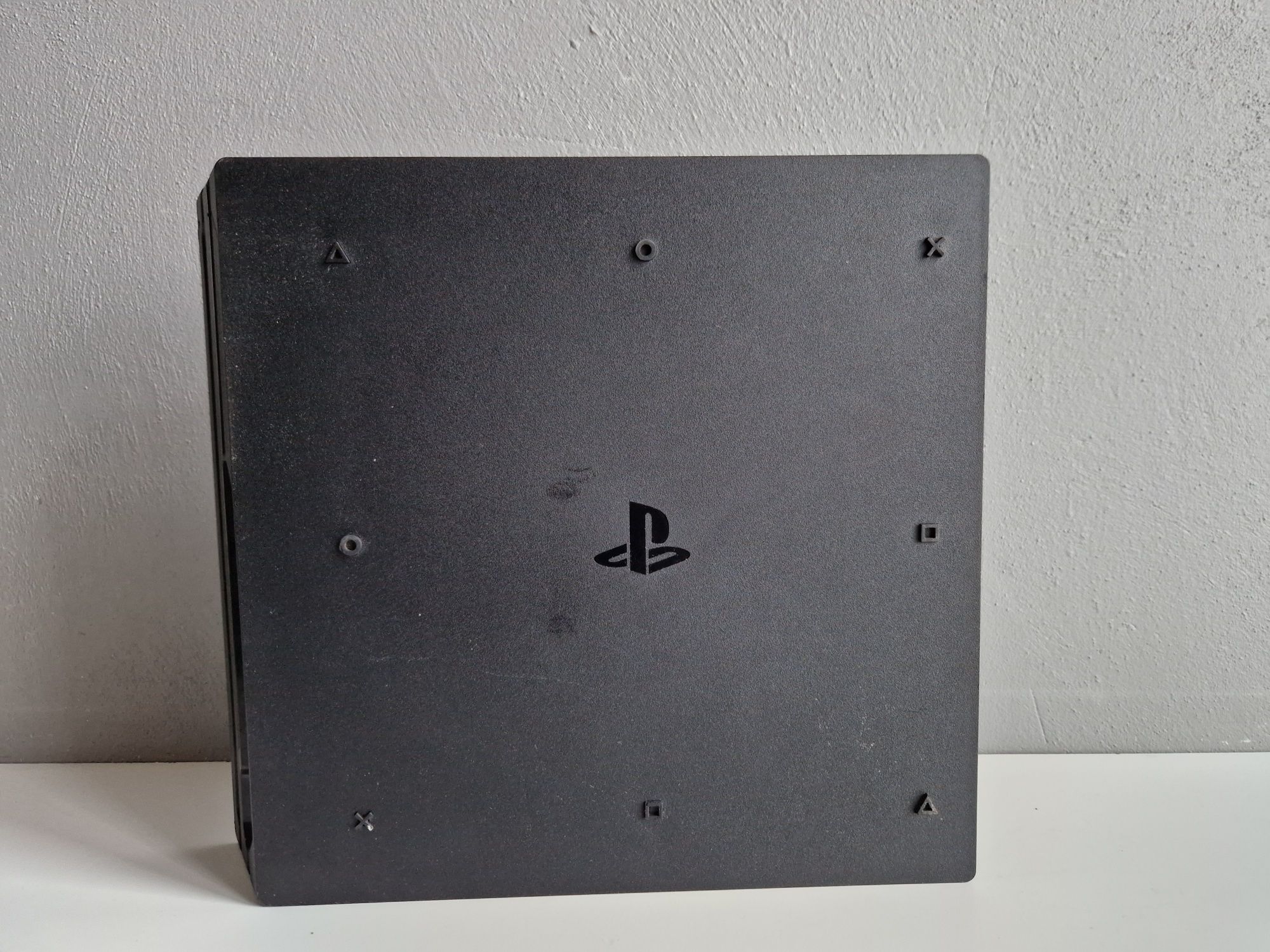 Konsola PlayStation 4 Pro 1 TB + pad