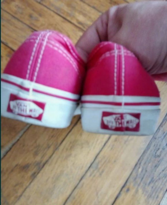 Czerwono białe buty Vans