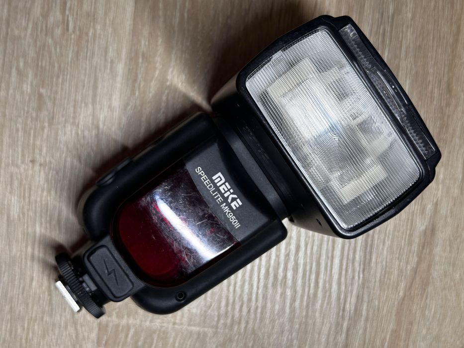 Спалах Meike MK950II