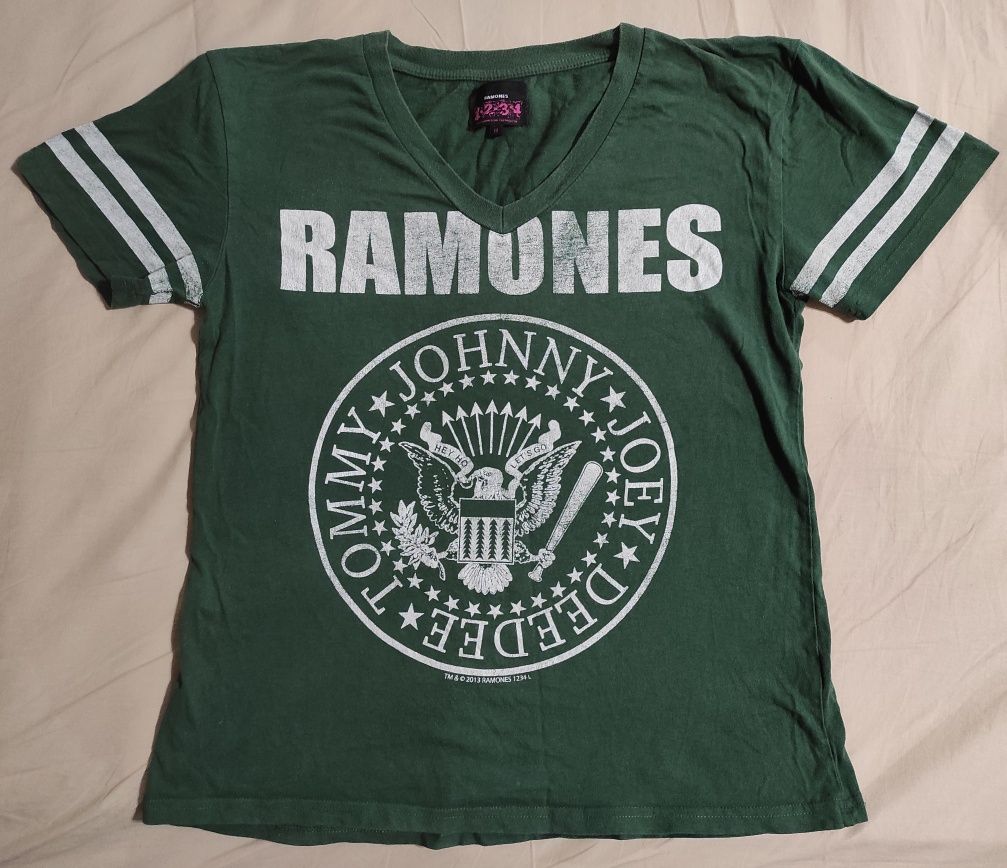Рокерские футболки David Bowie, Metallica, Ramones, Queen