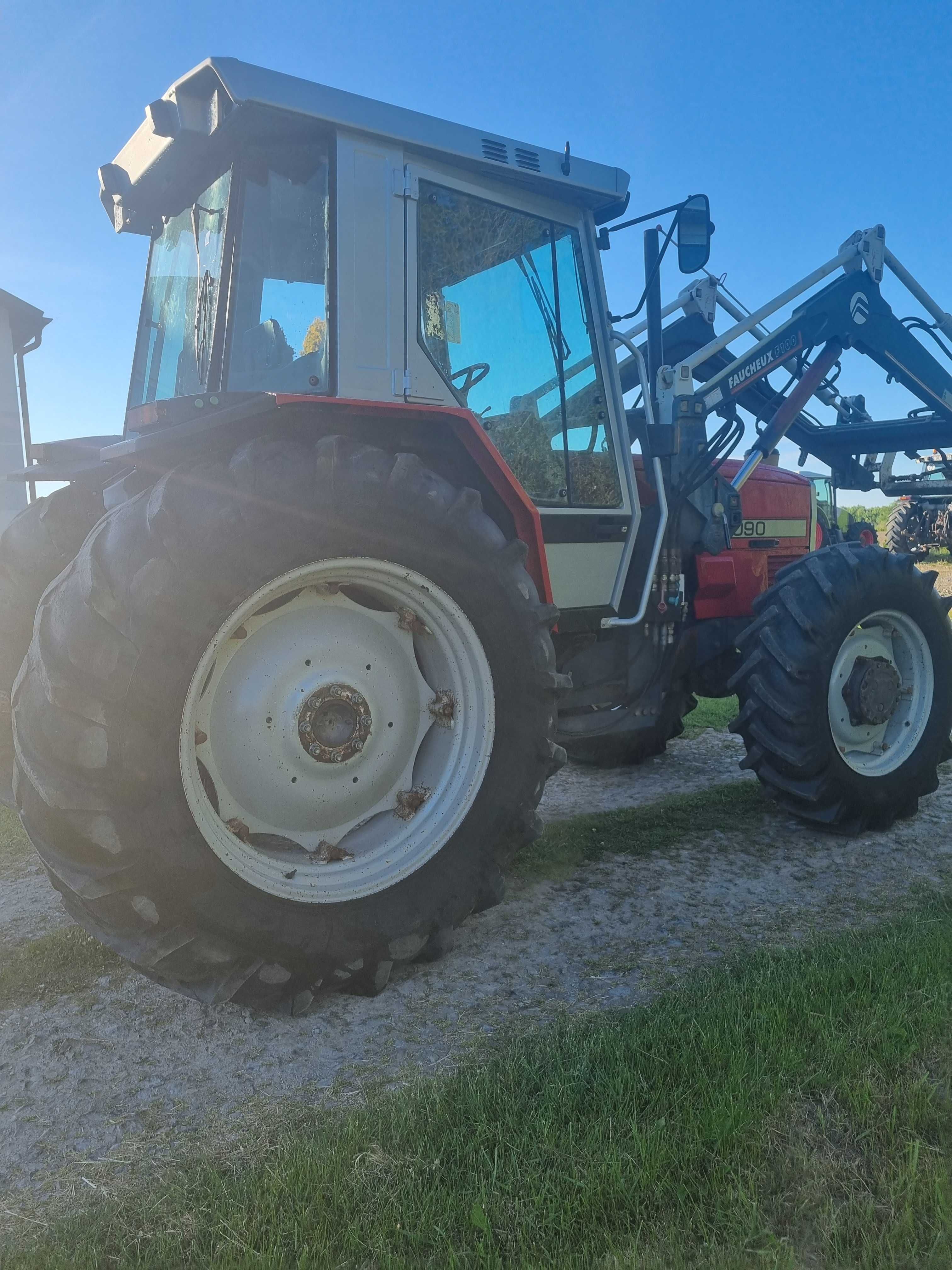 MF 3090 z ładowaczem, Sprowadzony.