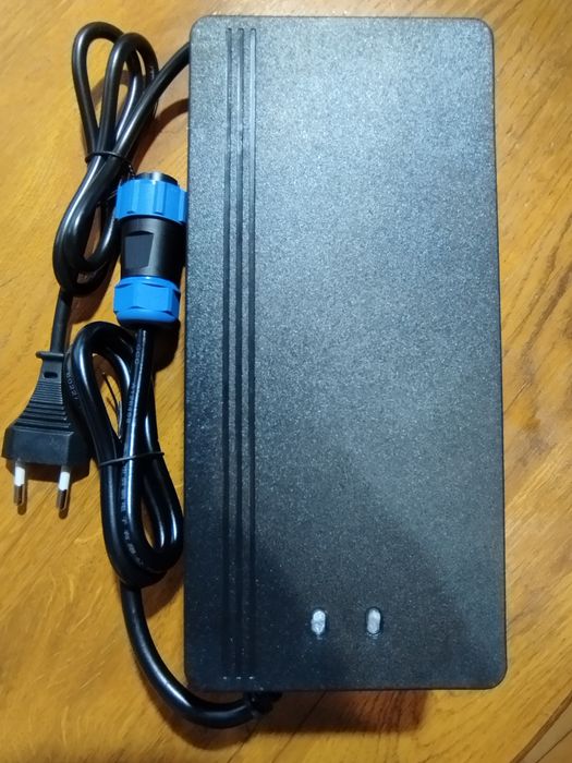 Зарядне до BLUETTI T500 T200S 58.8V/8A/10A блок живлення 25.2V/10A/260