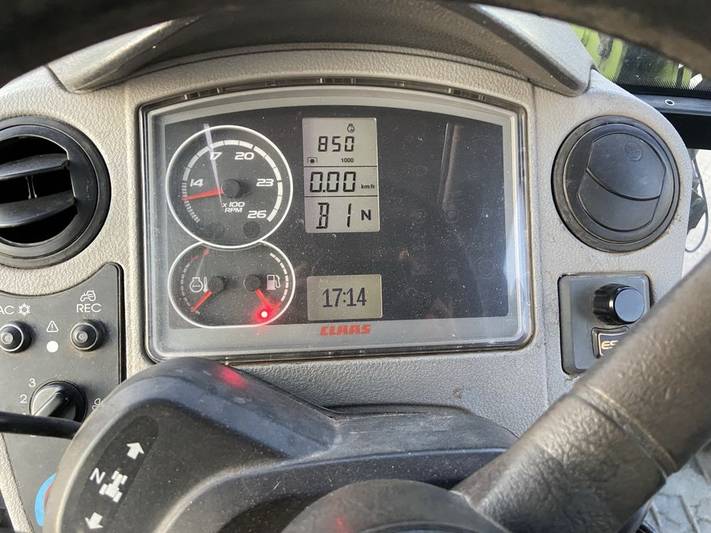 Claas Arion 410 z ładowaczem