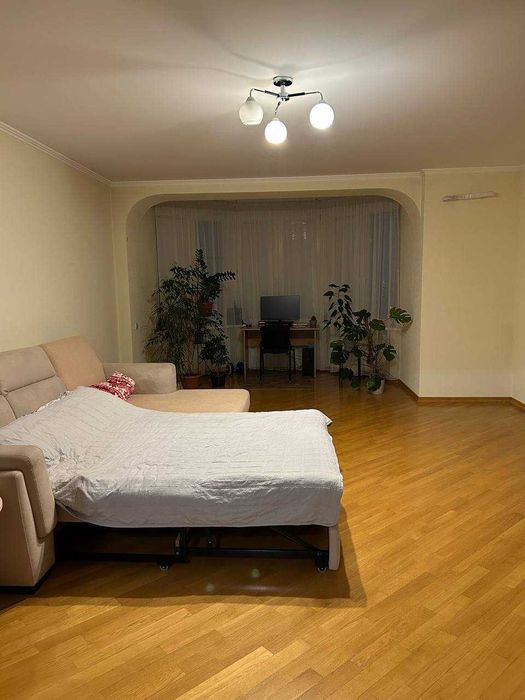 Продам видову трикімнатну квартиру Київ Левка Лук'яненка 29 Оболонь