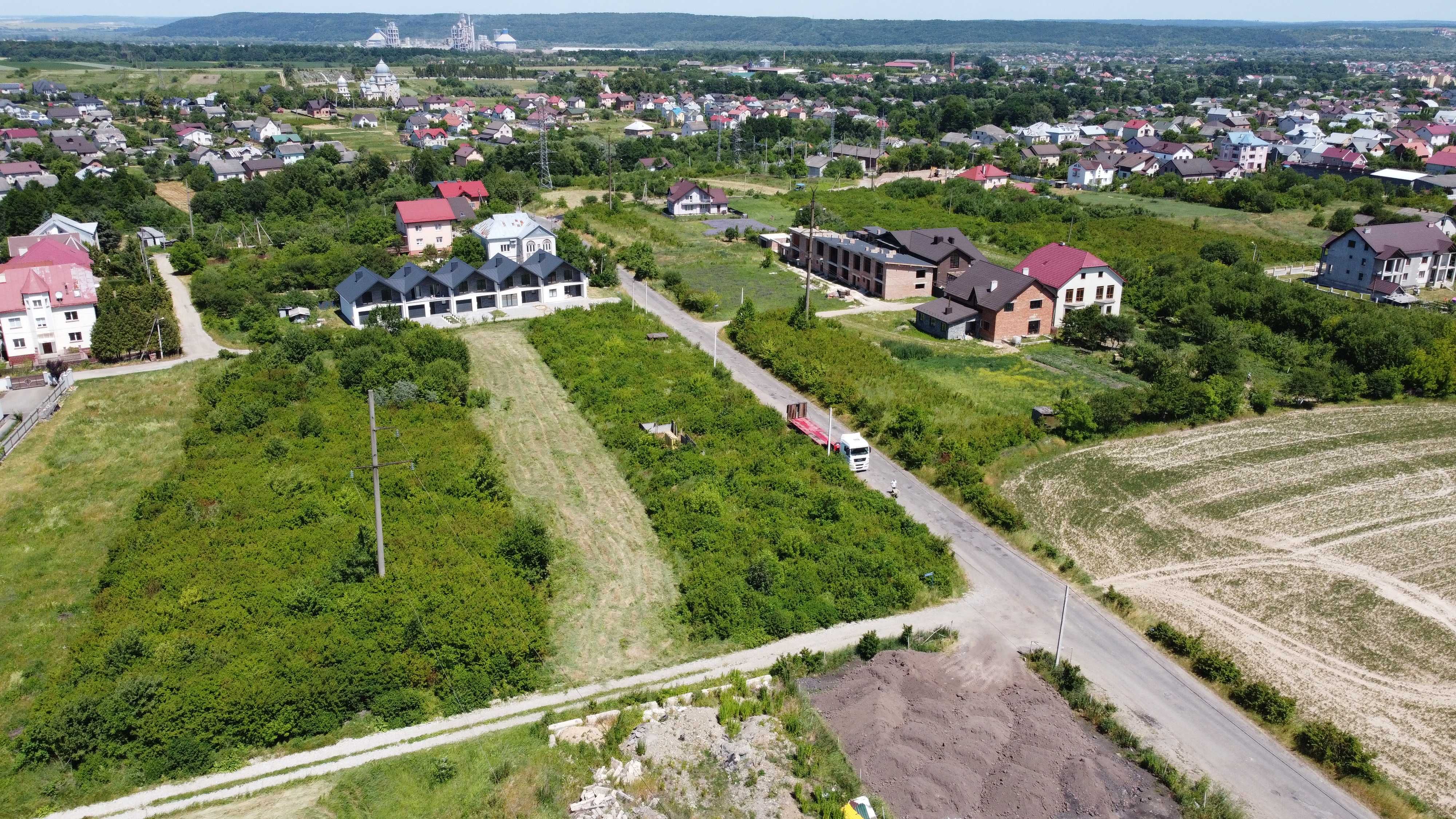 Продається ділянка 17сот. Угринів.Асфальт,Комунікації.Новобудови.Місто