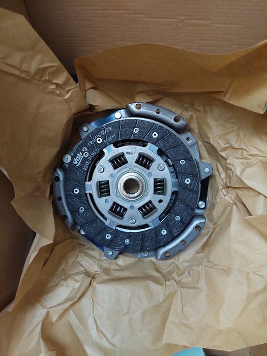 Оригінальний комплект зчеплення Рено 302050453r