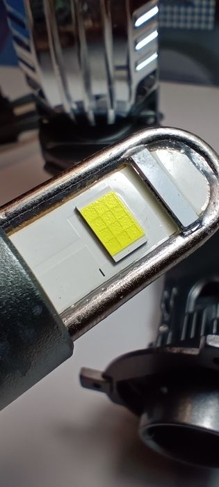 250 ват-комплект! Найяскравіші лампи з цоколем Н4 та лінзою від Stella