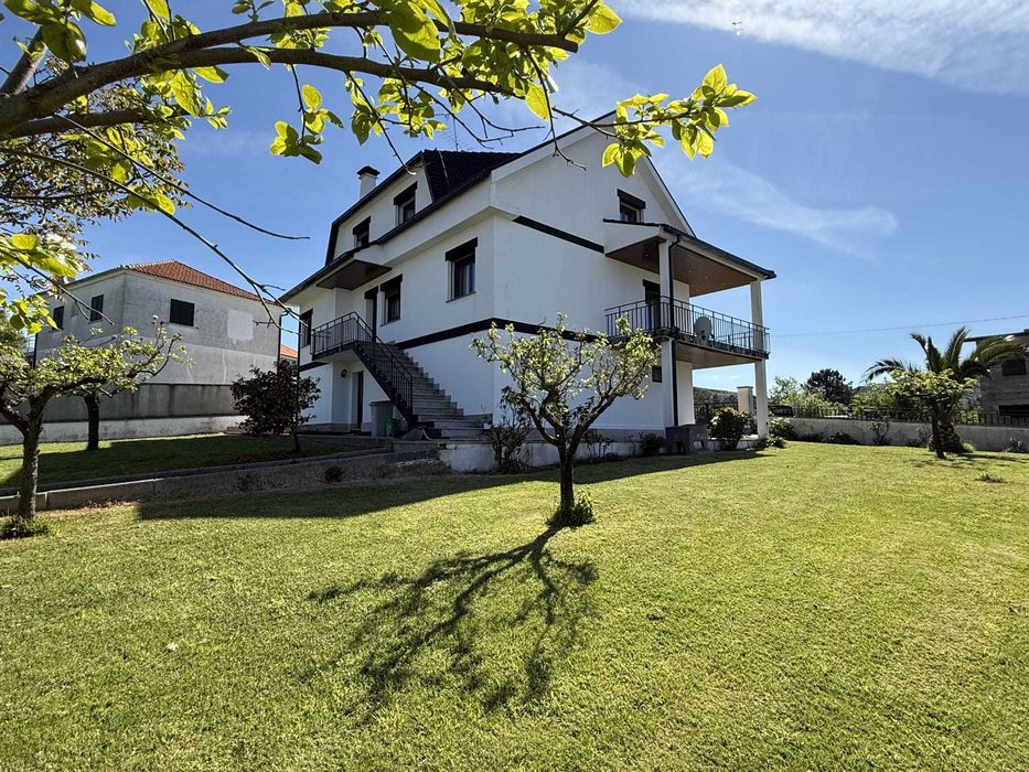 Vivenda Pomares  renovada com vista sobre a serra