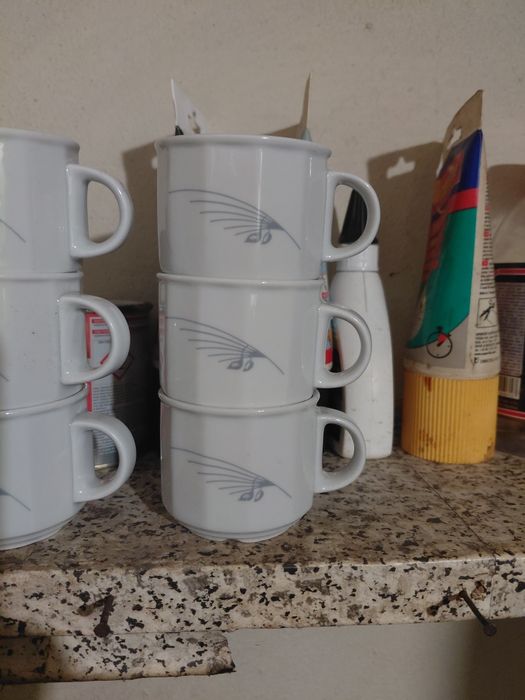 CONJUNTO DE 12 CHÁVENAS antigas de café 10€