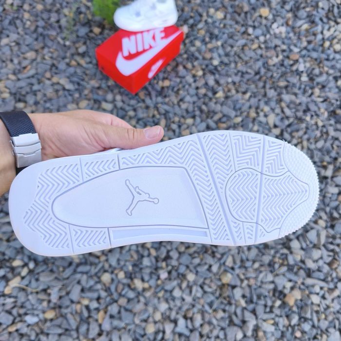 Кросівки зимові Nike Air Jordan 4 з хутром білі шкіра розпродаж