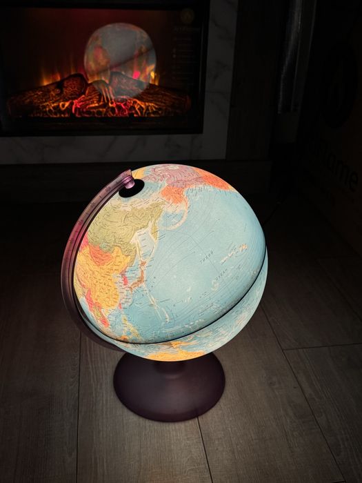 Глобус з підсвіткою