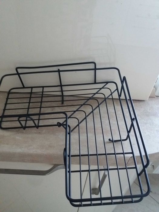 Полочка металлическая, угловая в ванну.