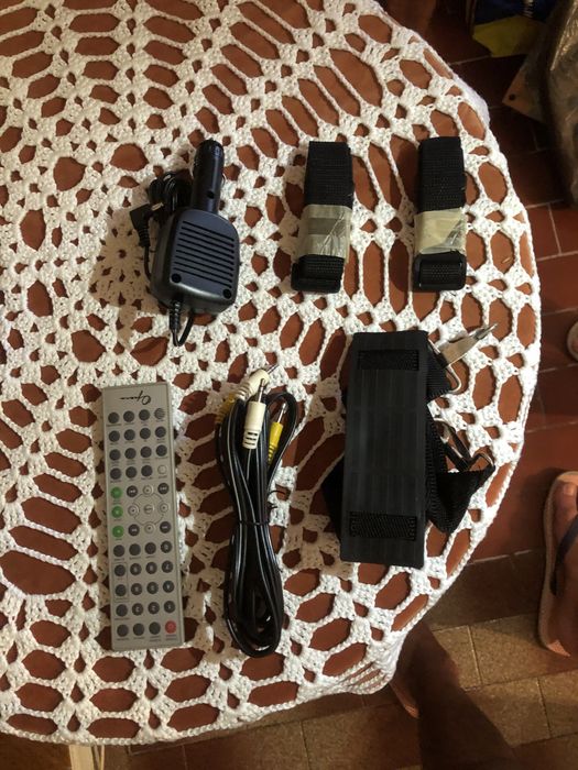 Reprodutor de DVD móvel (2 ecrãs)