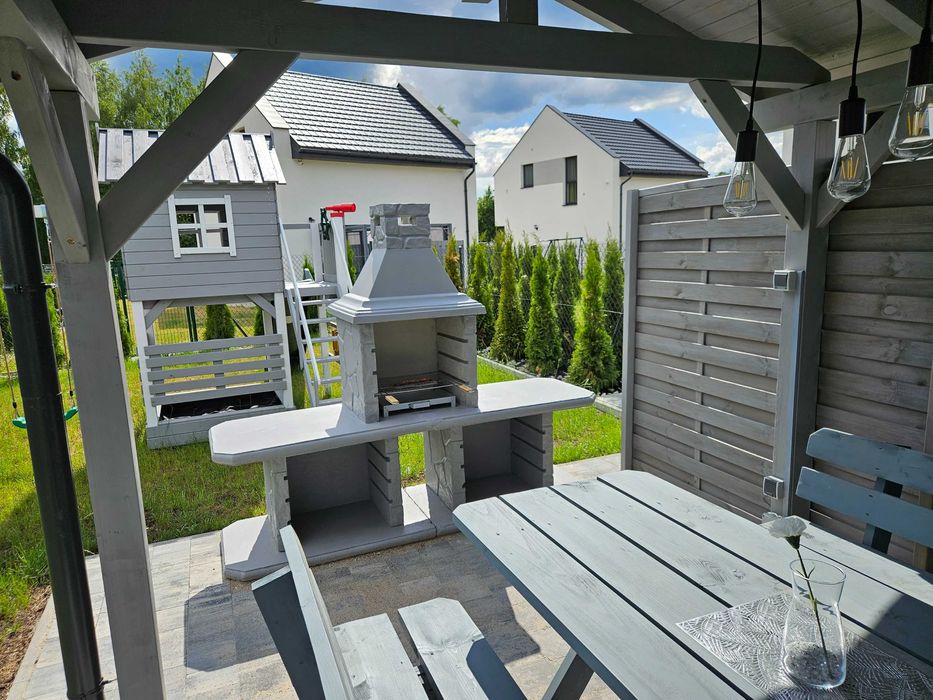 Dom 80 m2, 3 syp, salon z aneksem, 2 łazienki, plaża, balia, basen.