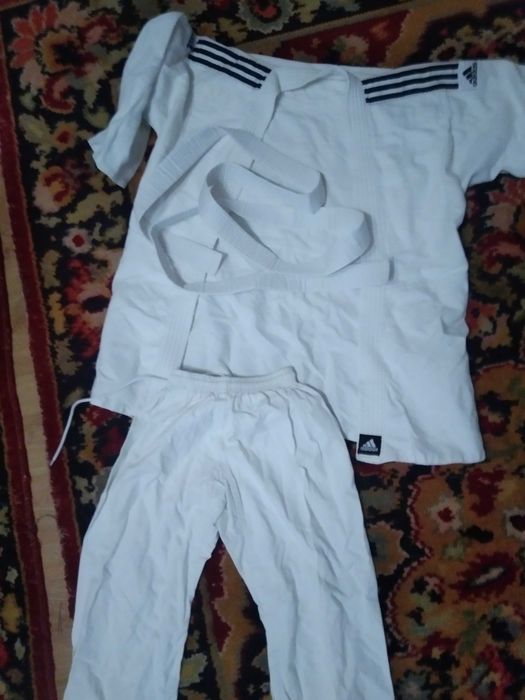 Продам кімоно для єдиноборств.