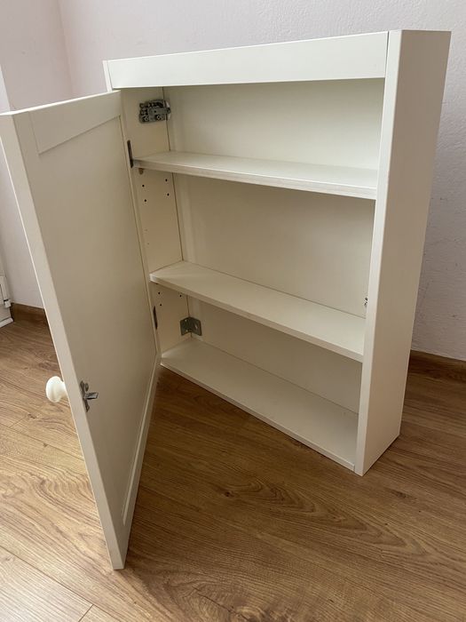 Szafka łazienkowa z lustrem