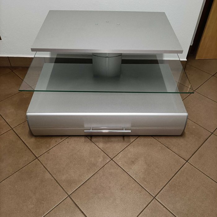 Szafka rtv pod tv.