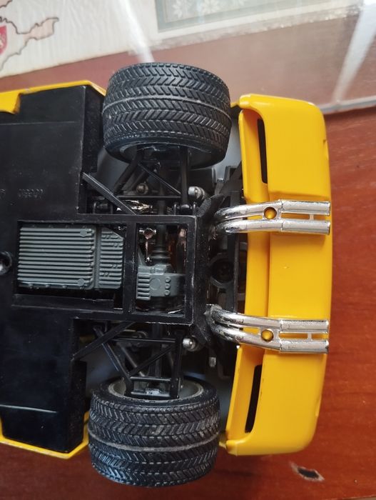 Продам модель машины Lamborghini Diablo (1990) Burago 1:18