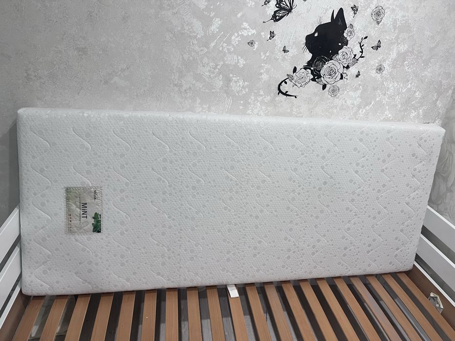 Дитяче біле кутове односпальне ліжко