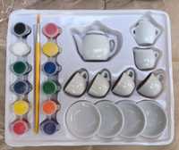 Посуд з фарбами в наборі